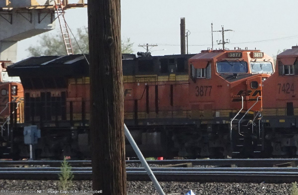 BNSF 3877